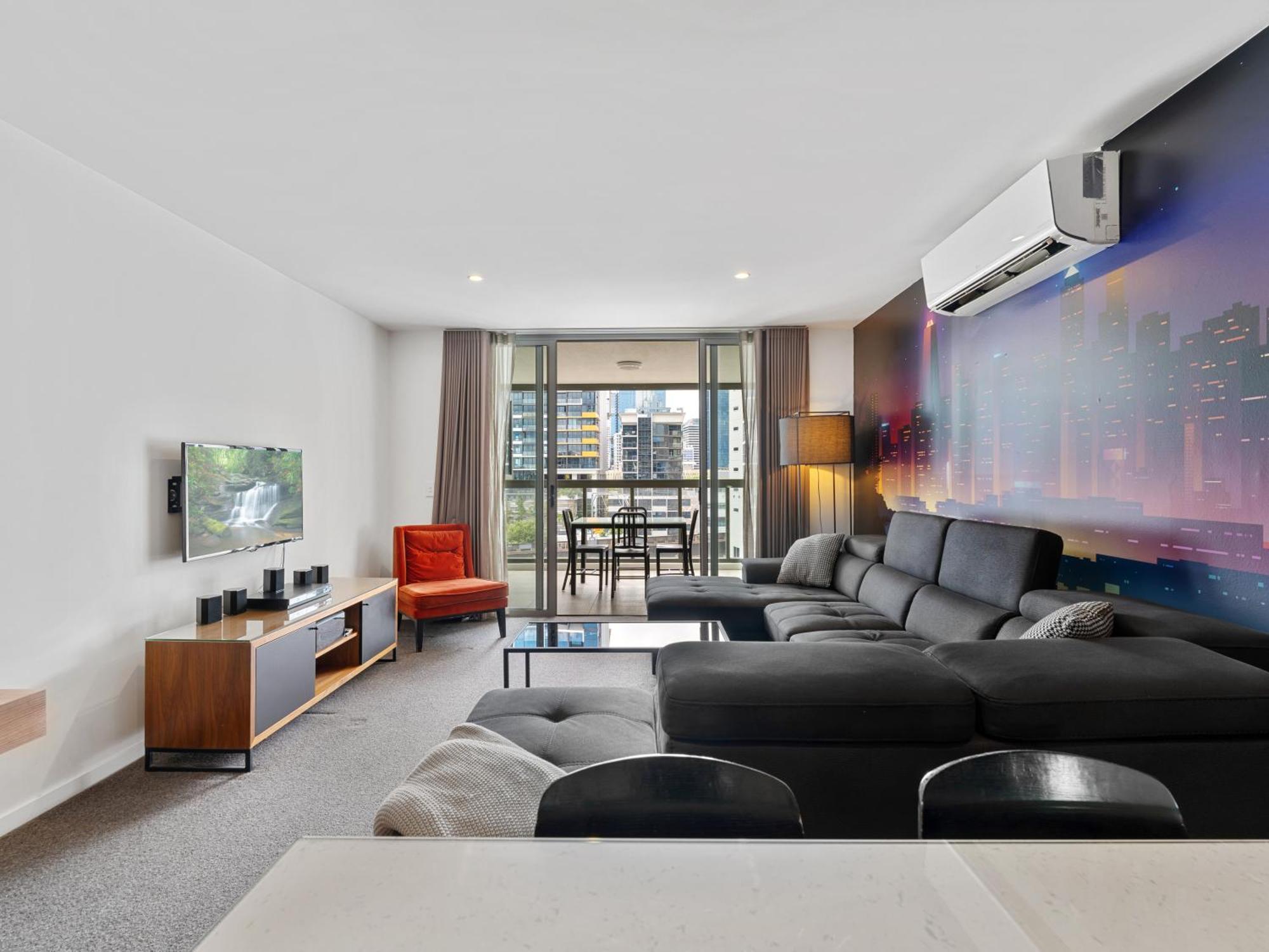 Discover Urban Bliss In Our 1-Bedroom King Bed Apartment! City Views And Cultural Gems Brisbane Ngoại thất bức ảnh